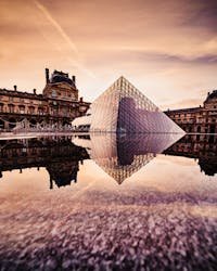 Au-delà du musée du Louvre, une visite audioguidée à pied